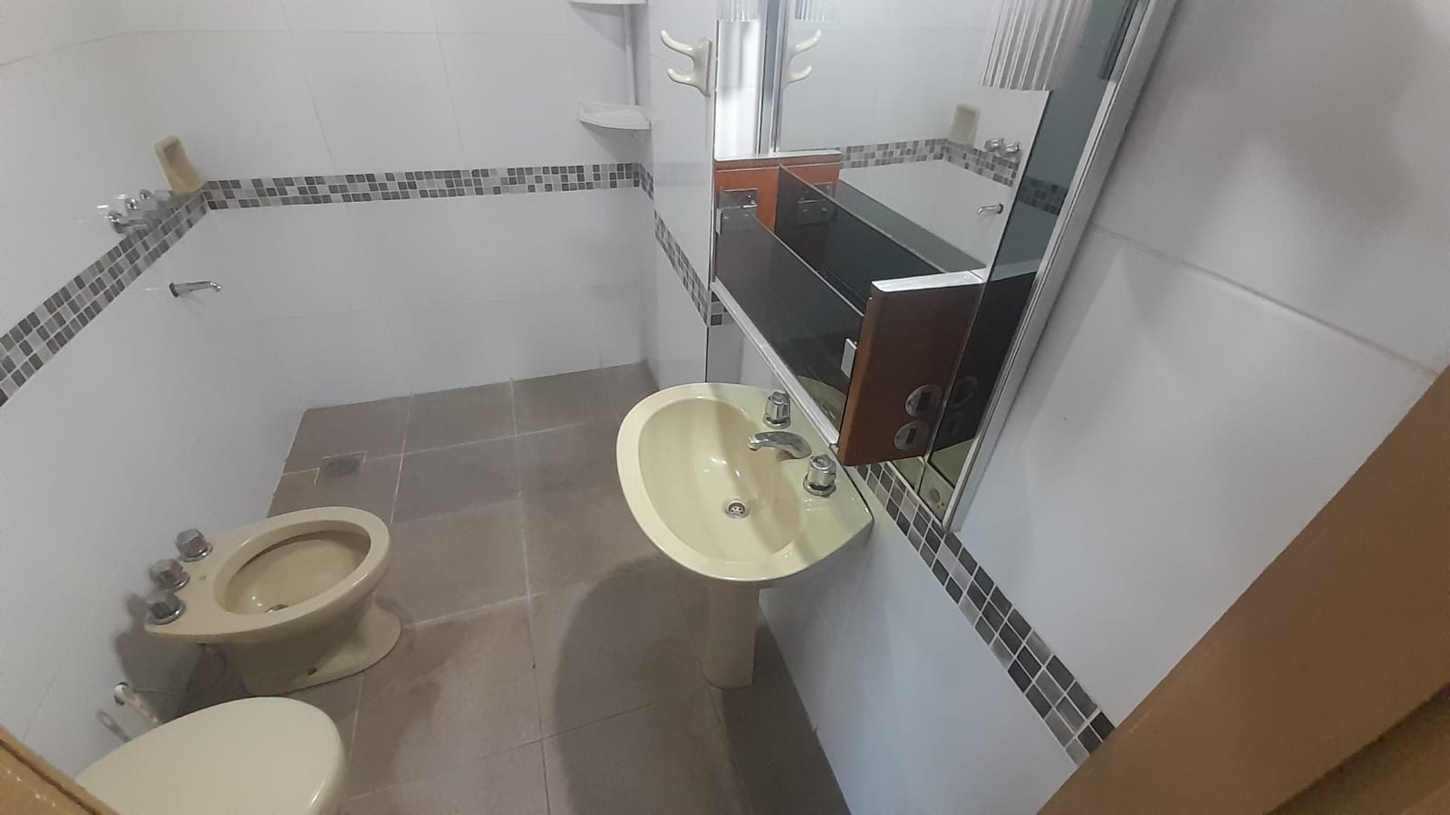 Alquilo!! Departamento  2 Dormitorios Piscina y Quincho 📍Avda. Kubitchek Zona Seminario Asunción.